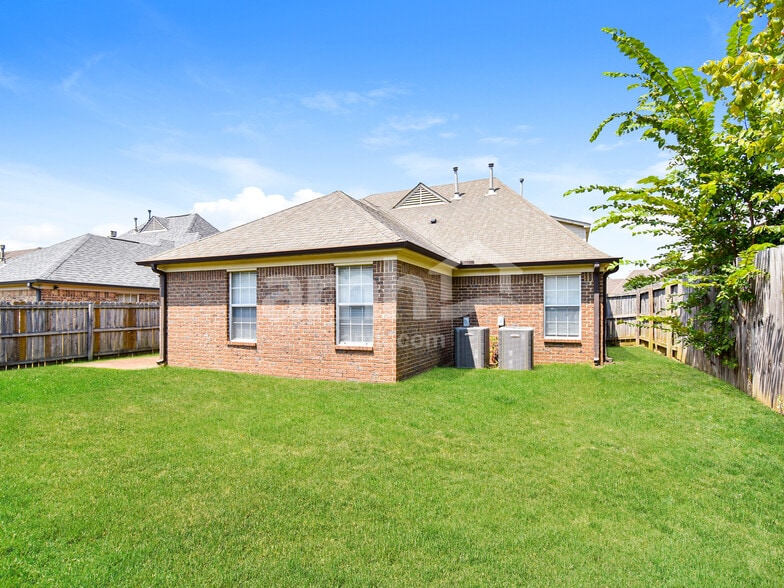 Building Photo - 4288 Genevieve Dr