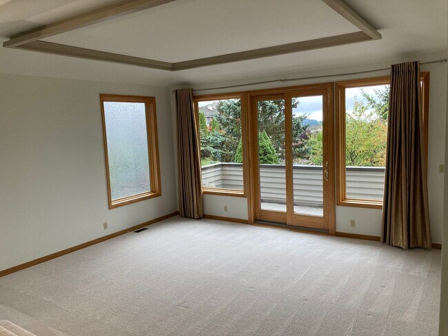 Building Photo - 3bd/3.5ba in Summit Executive Neighborhood