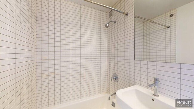 Building Photo - 222 E 39th St
