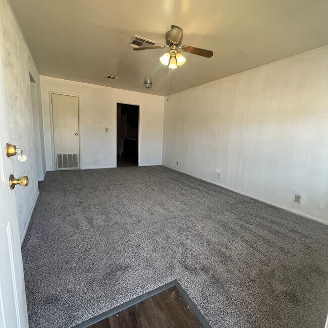 Primary Photo - Small Town Living-Just A Short Drive From ...