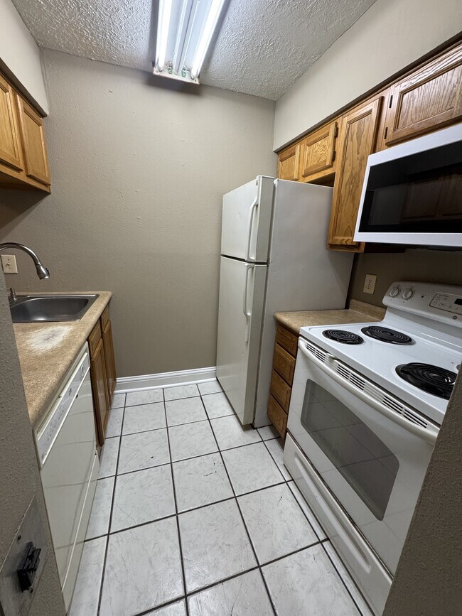 Building Photo - 4218 Hessmer Ave