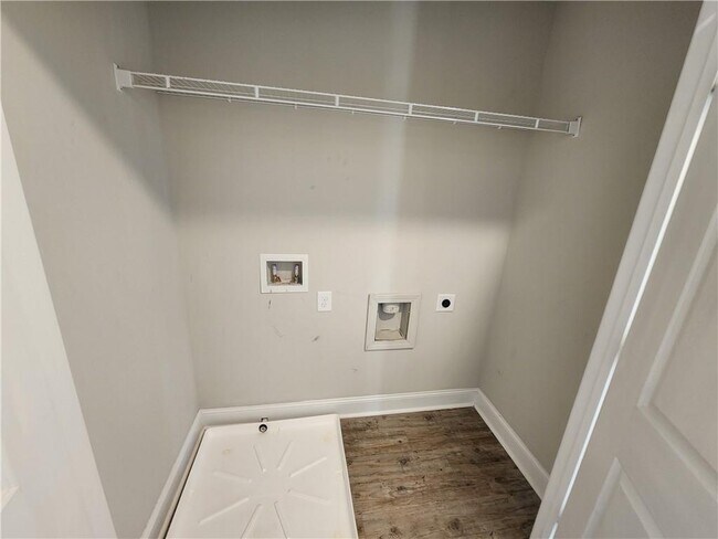 Building Photo - 187 Plaza Park Walk