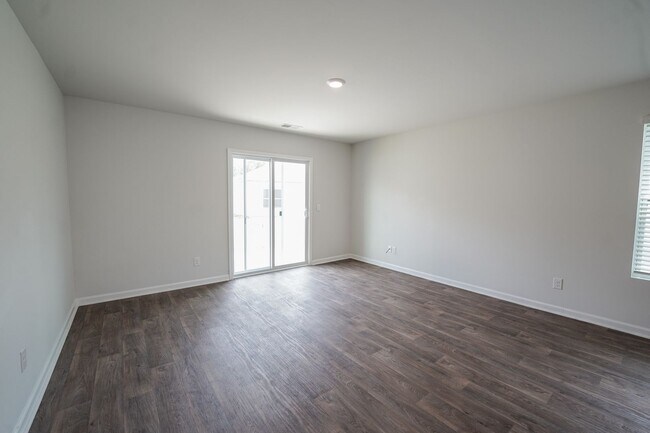 Building Photo - AVAILABLE NOW!