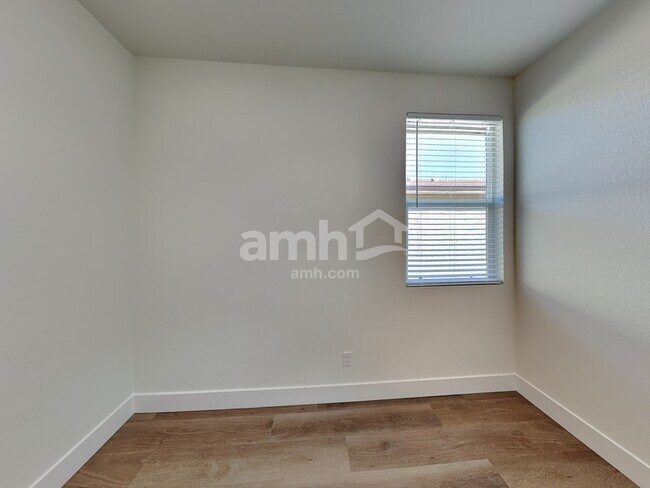 Building Photo - 522 Silverbell Falls Pl