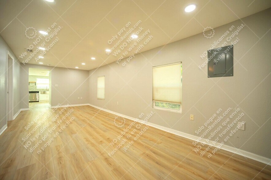 Building Photo - 4811 N 30th St