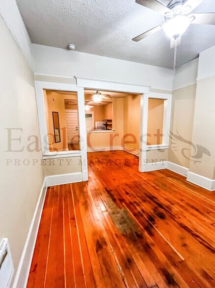 Building Photo - 105NSP