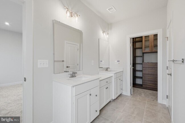 Building Photo - 14421 Albemarle Point Pl