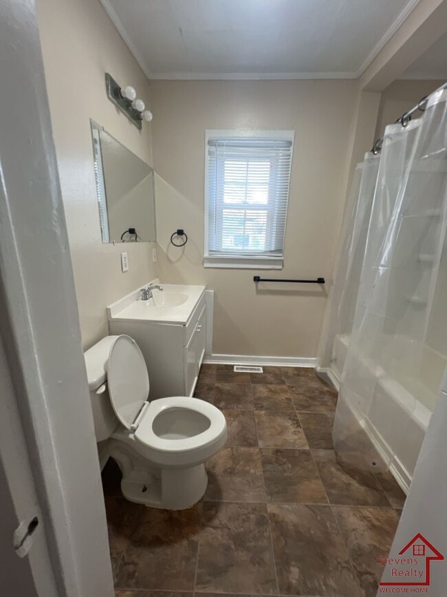 Building Photo - 236 S Young St