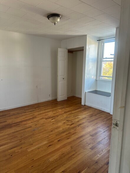 Building Photo - 131 Sayre St