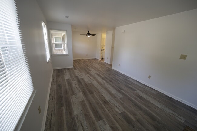 Building Photo - 7909 Carmel Rd