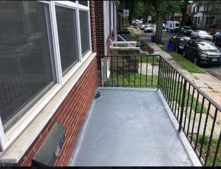 Front porch - 1914 Manada St