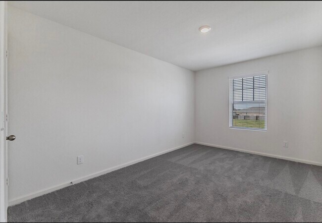 Building Photo - 27235 Blue Pool Dr