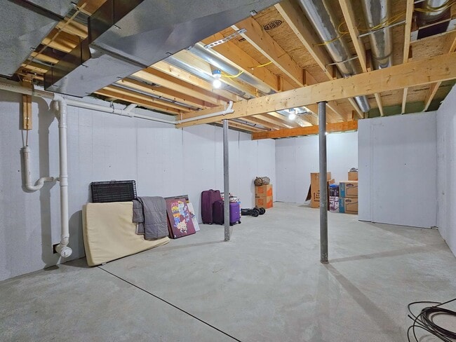 Building Photo - 50 Laurentide Ln