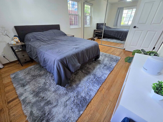 Room-2 - 2946 E 29th St