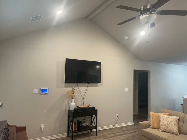 Building Photo - Bryan - 3 Bedroom / 2 Bath / 2 car garage / fenced in back yard.