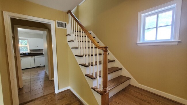 Building Photo - Charming In-Town Rental – Close to Downtow...