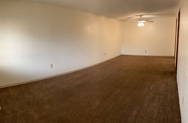 Building Photo - Great Location Spacious 2/1 ! Up to $2,000 Move-In Promotion + Utility Connection Fee Waived