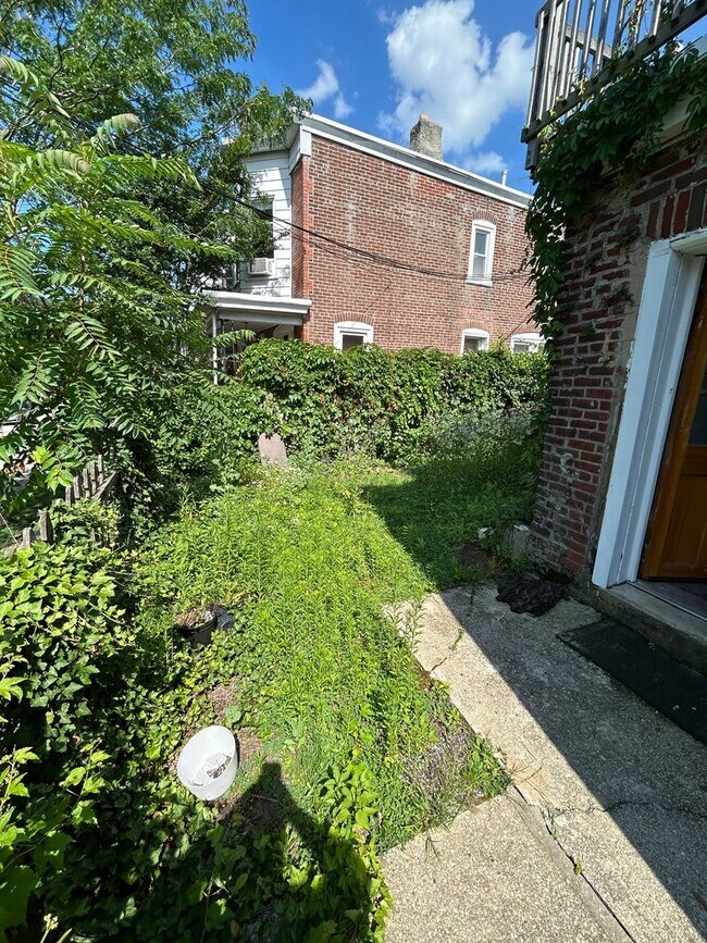 Building Photo - 5527 Ridge Ave