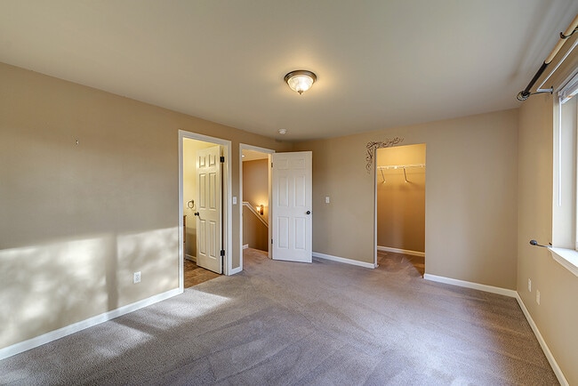 Building Photo - Monroe Two-Story Three Bed, 2.5 Bath