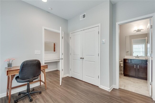 Building Photo - 768 Aerial Way