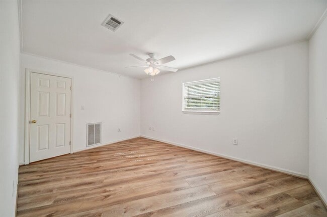 Building Photo - 15502 Kitty Hawk Dr