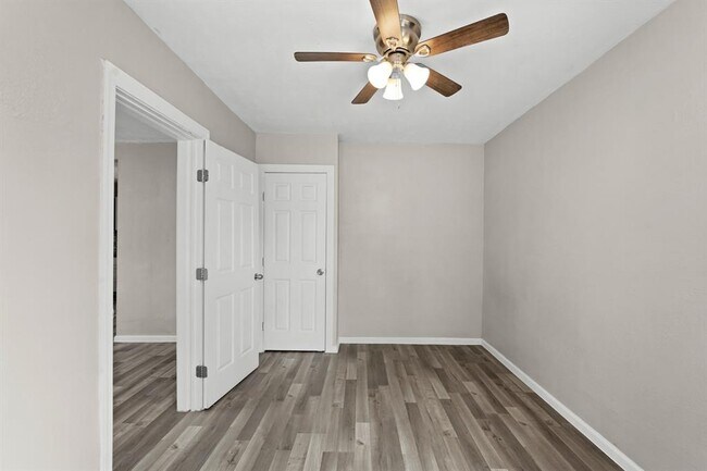 Building Photo - 523 Henke St