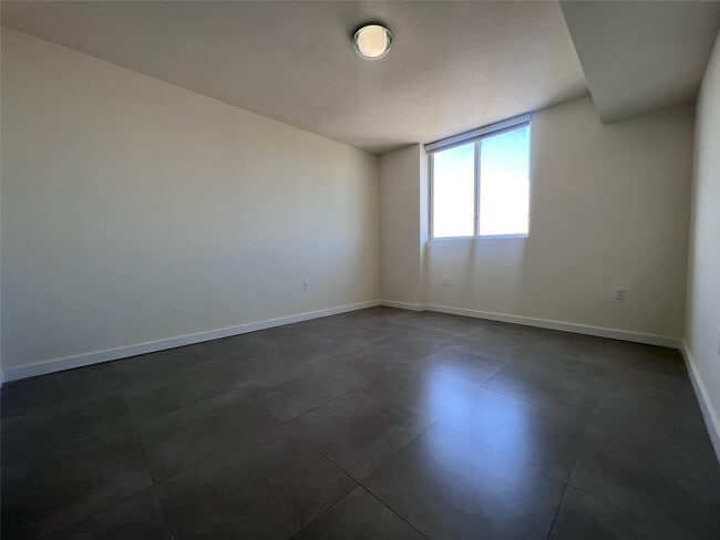 Building Photo - 729 Northwest Dr