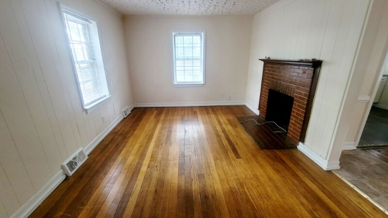 Building Photo - 3400 Ryburn Rd
