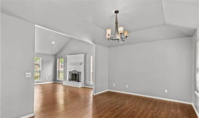 Building Photo - 215 Bluff Dr