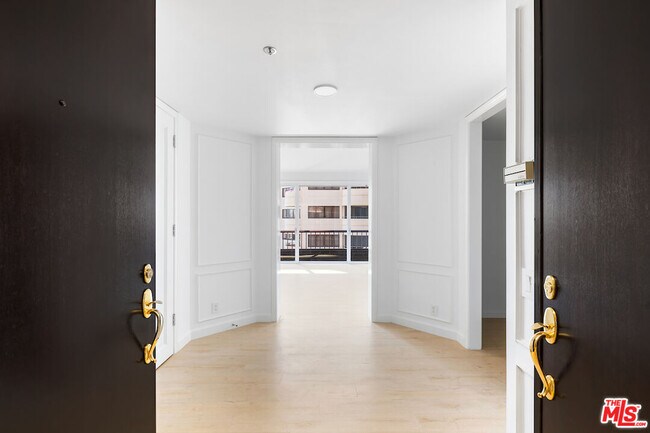Building Photo - 10550 Wilshire Blvd