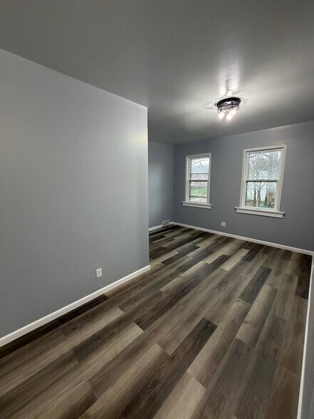 Building Photo - 1224 E 11th St