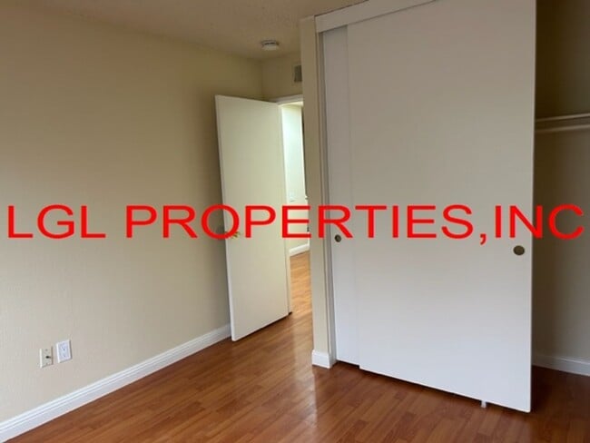 Building Photo - 1470 Pebblewood Dr