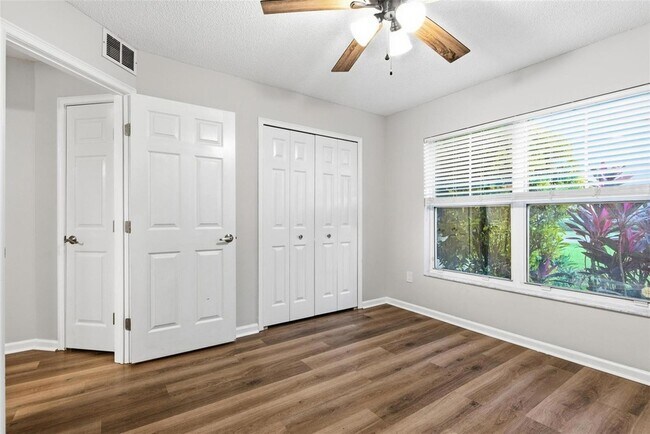 Building Photo - 7 Deerwood St