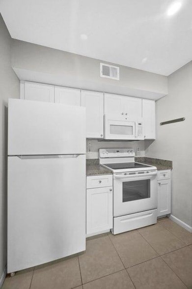 Building Photo - 3732 NW Adriatic Ln