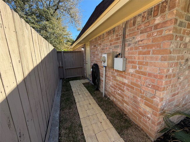 Building Photo - 9227 Vanwood St