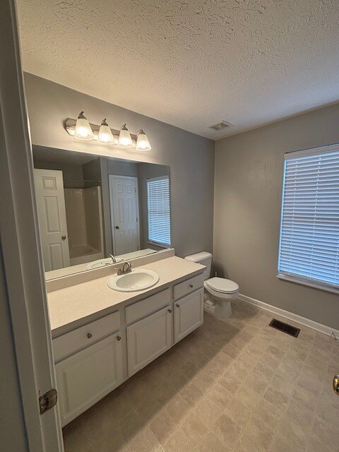 Master Bathroom - 1712 Stone Hollow Ct