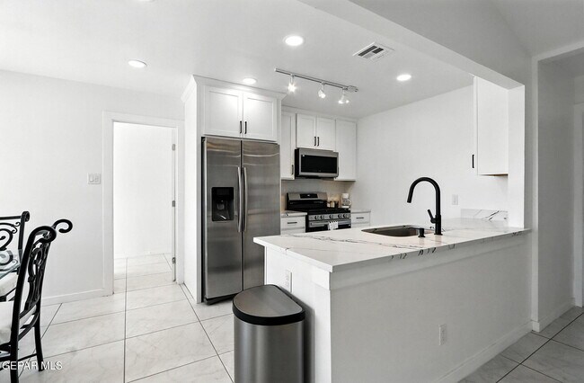 Building Photo - 408 San Blas Dr