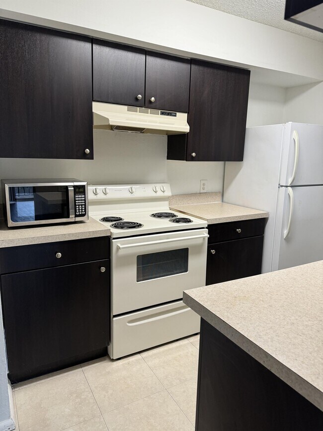 Building Photo - 5321 Summerlin Rd