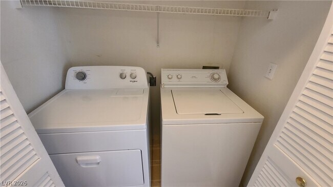 Building Photo - 2110 Los Feliz St