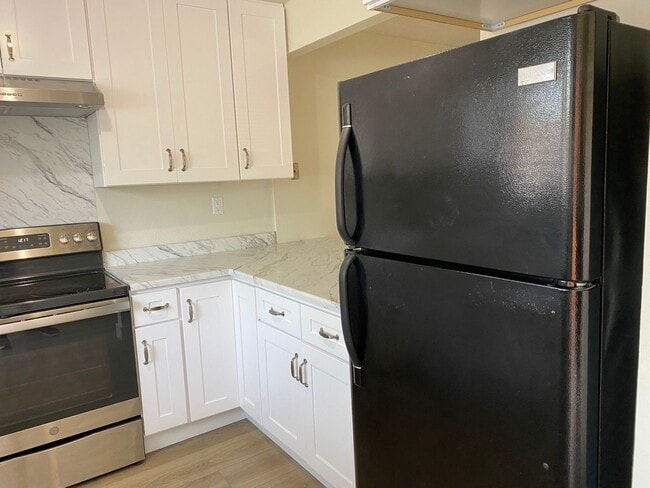 Building Photo - 1481 Parkway Dr