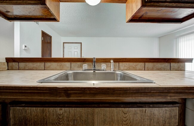 Building Photo - 1315 Glen Oaks Ct