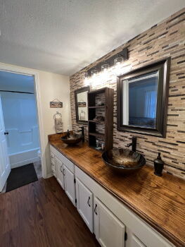 Building Photo - Lake view / Fully furnished town house