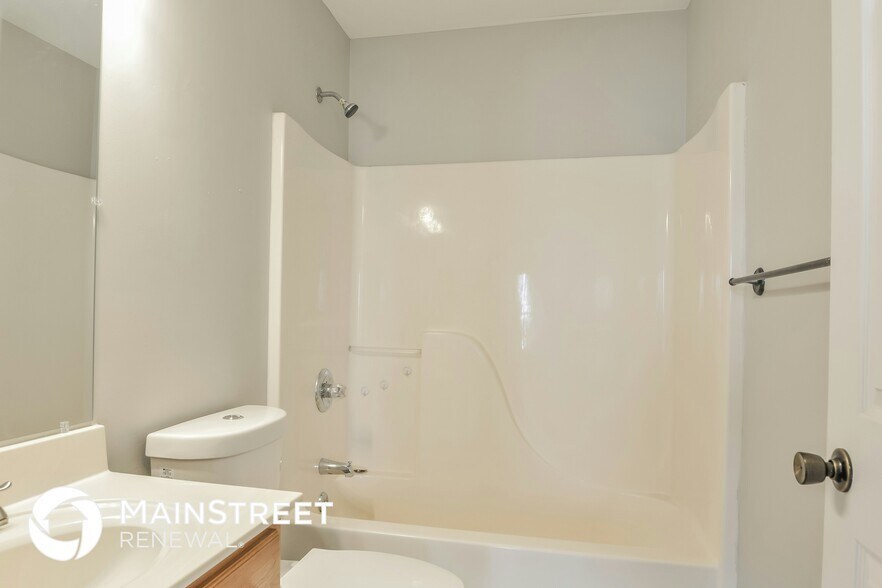 Building Photo - 210 Wenona Dr