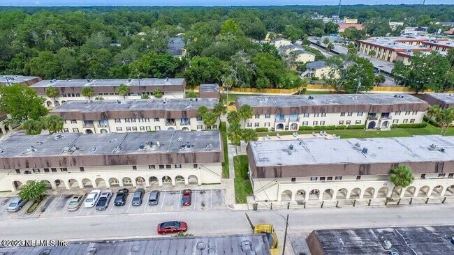 Building Photo - 1735 El Camino Rd