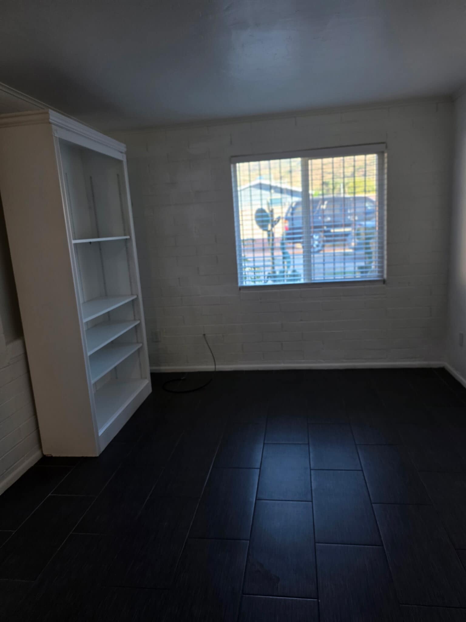 Building Photo - 1320 W Sahuaro Dr