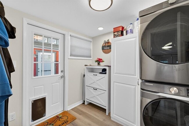 Building Photo - 11761 80th Ave