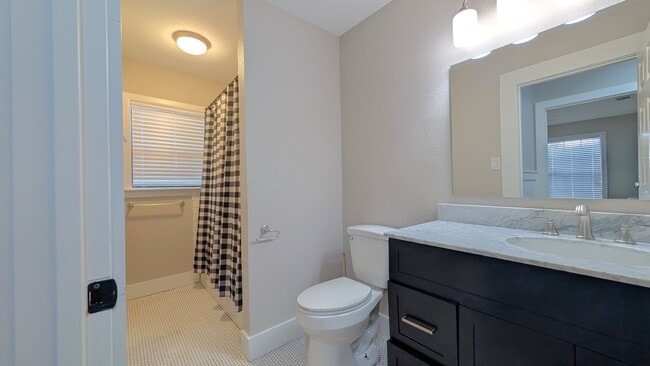 Building Photo - 101 W Flynn Ave