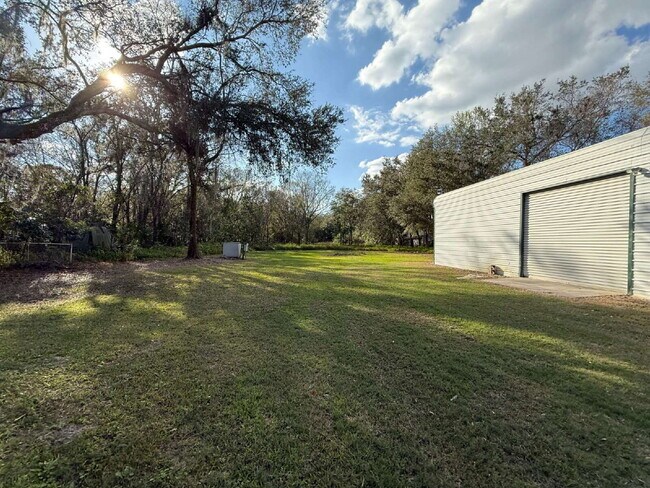 Building Photo - Large workshop available with home!