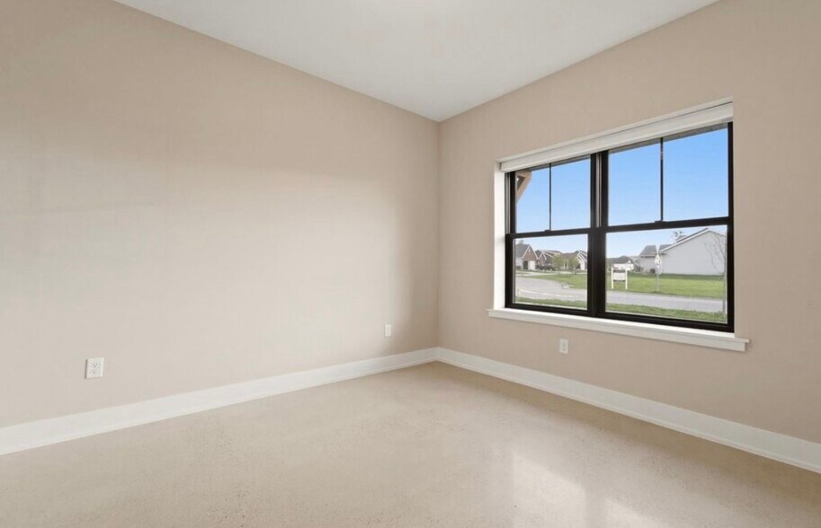 front bedroom - 331 Cherryhill St