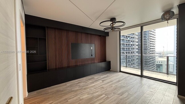 Building Photo - 801 S Miami Ave